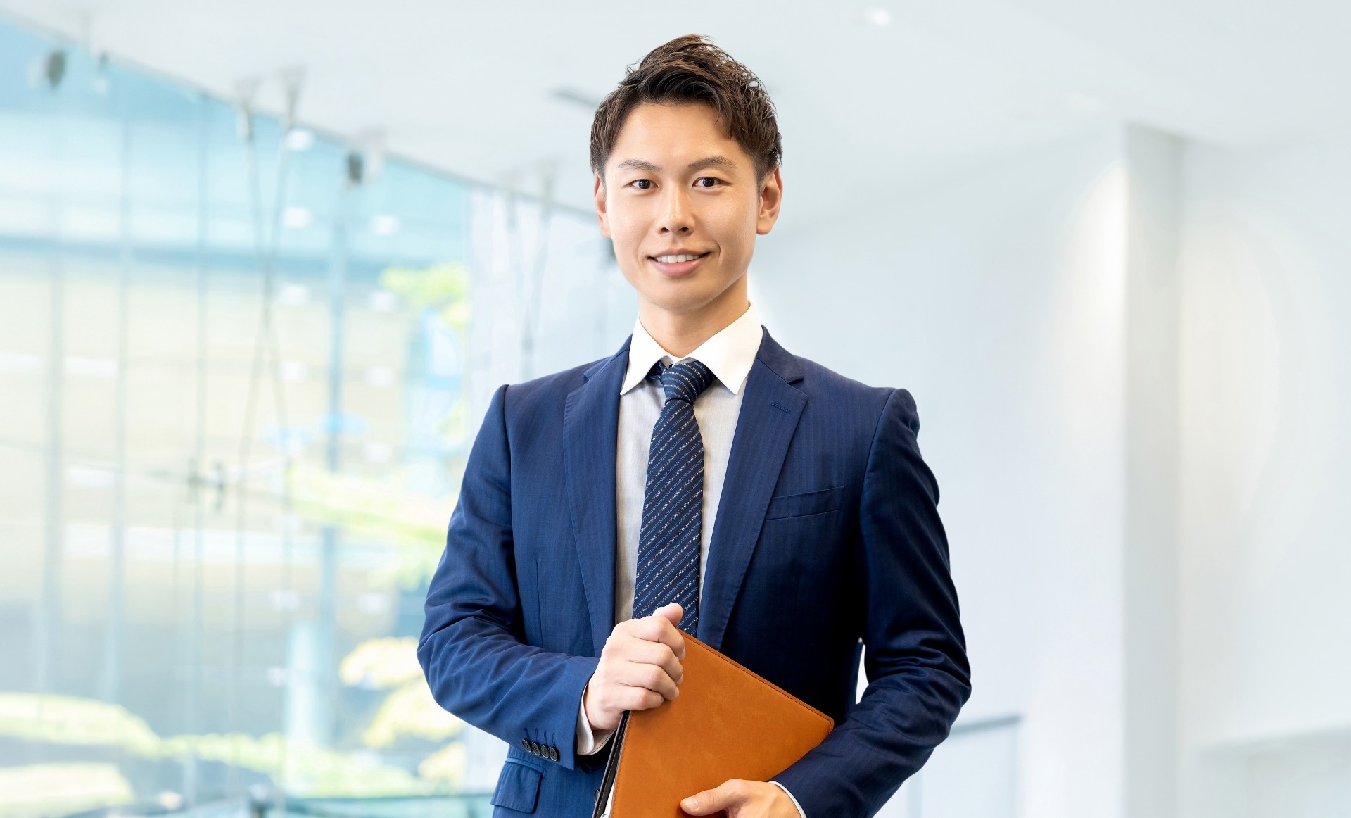 運行管理者資格者（貨物･旅客）である 行政書士が担当します